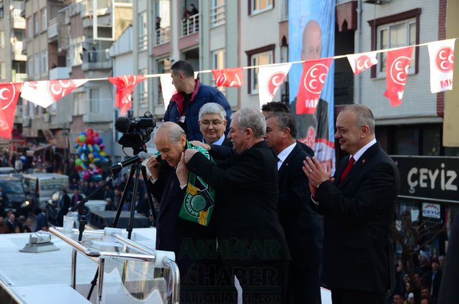 MHP LİDERi DEVLET BAHÇELİ AKHİSARLILAR İLE BULUŞTU